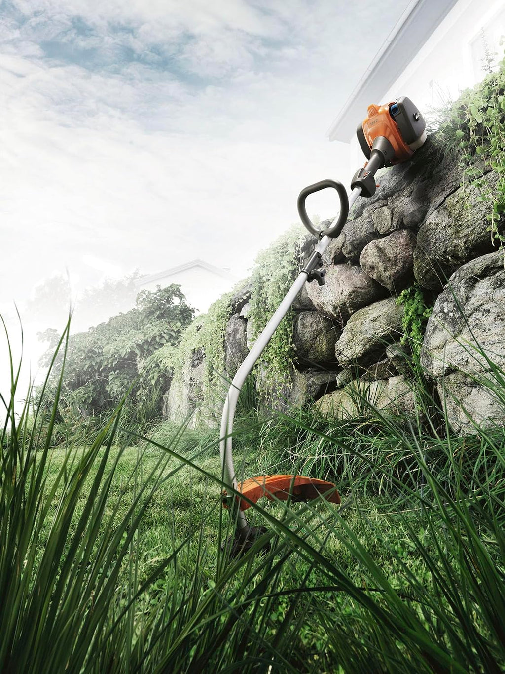 Husqvarna 122C Gas String Trimmer, 22-cc 2-Cycle, 17-inch Curved Shaft Gas String Trimmer with Tap N' Go Trimmer Head, 966712703